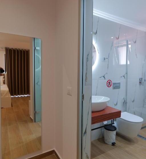 اتاق استاندارد سه تخته با بالکن, Adora S View