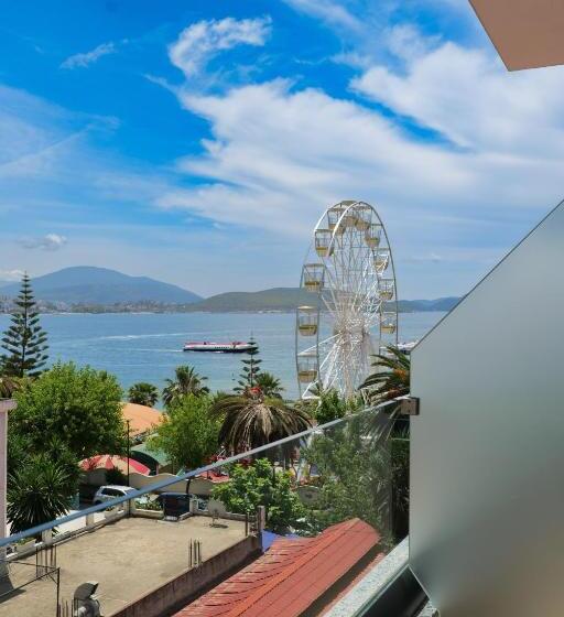 اتاق لوکس با چشم‌انداز دریا, Adora S View