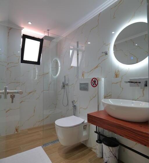 اتاق سه نفره سوپریور با چشم‌انداز دریا, Adora S View