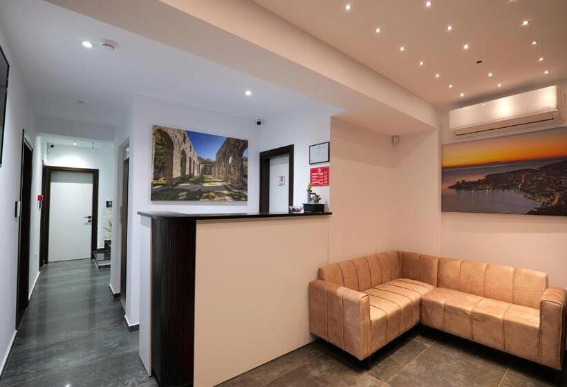 اتاق سوپریور, Adora S View