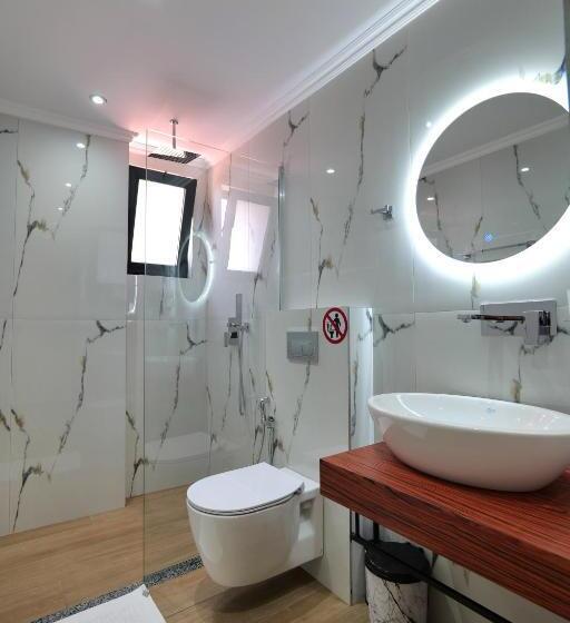 Triple Room Sea View, Adora S View