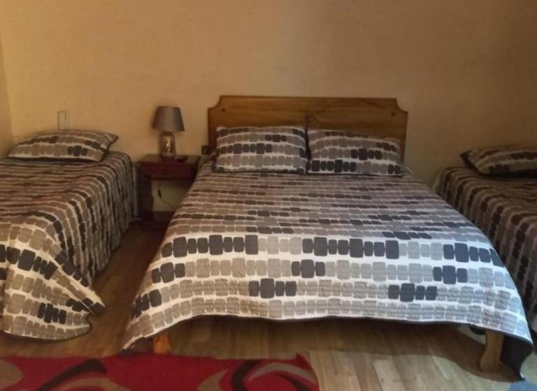 غرفة عائلية, Arauco Ovalle