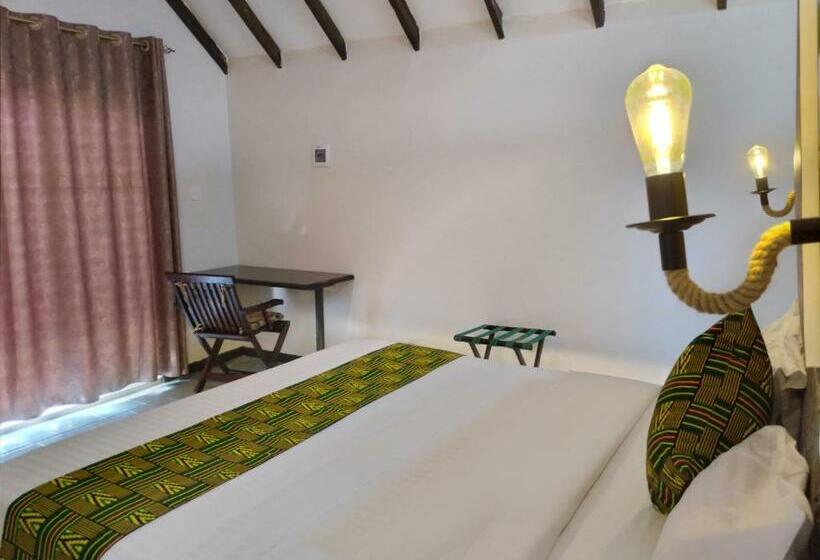 اتاق لوکس با تخت بزرگ, Outback Kenya Lodge