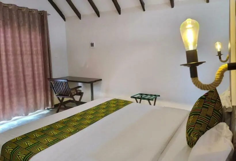 اتاق لوکس با تخت بزرگ, Outback Kenya Lodge