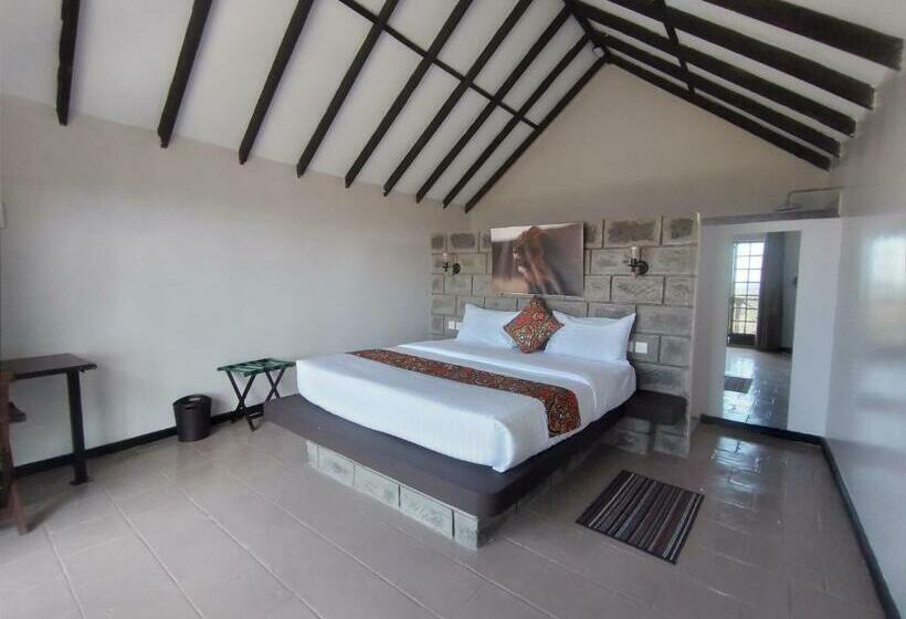 اتاق لوکس با تخت بزرگ, Outback Kenya Lodge
