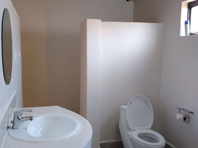 اتاق لوکس, Outback Kenya Lodge