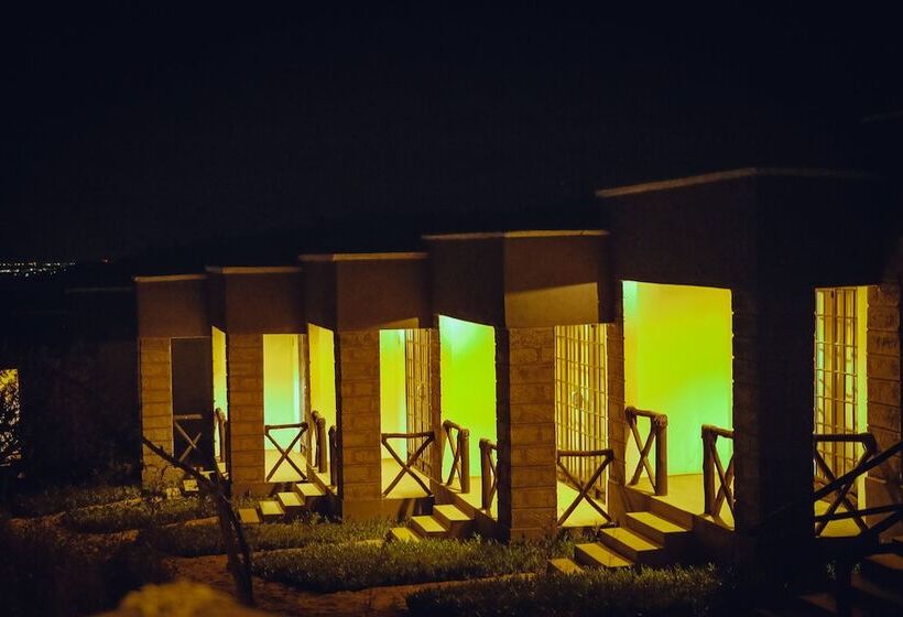 اتاق لوکس, Outback Kenya Lodge