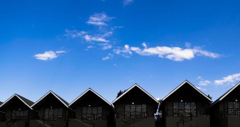 اتاق لوکس با تخت بزرگ, Outback Kenya Lodge