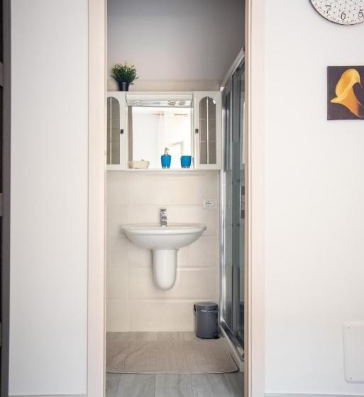 デラックスルーム, Lo Spillo