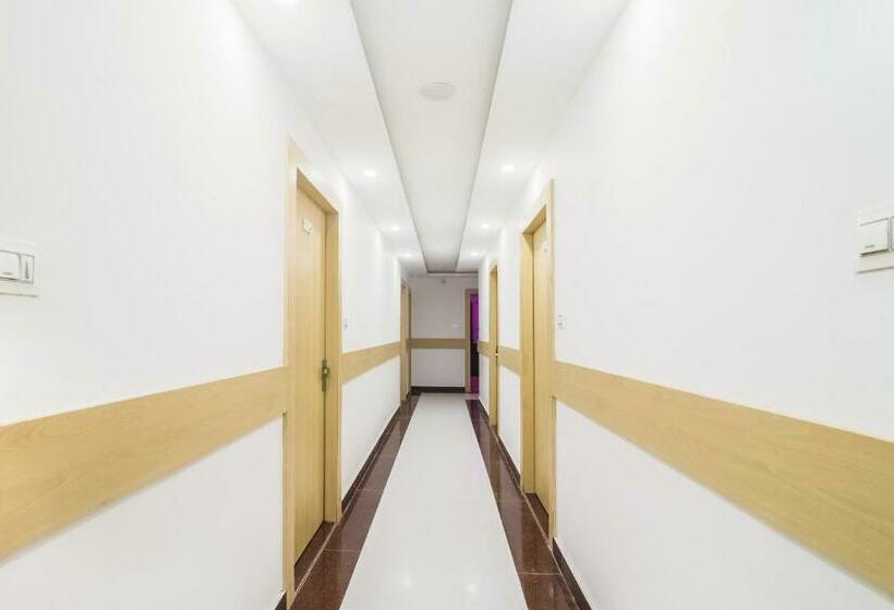 اتاق استاندارد, Capital O 61009 Hotel Raj Mahal Sarnath