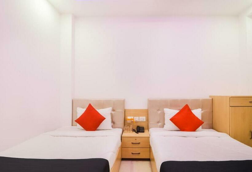 اتاق استاندارد, Capital O 61009 Hotel Raj Mahal Sarnath