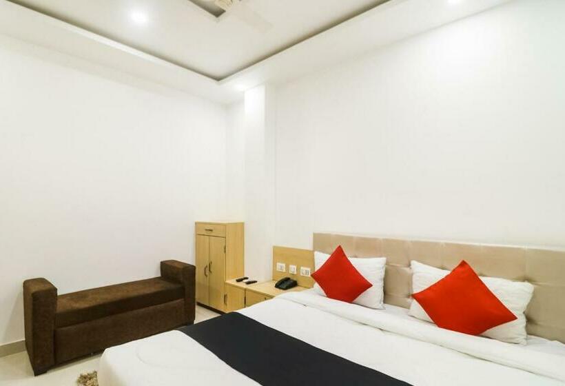 اتاق استاندارد, Capital O 61009 Hotel Raj Mahal Sarnath