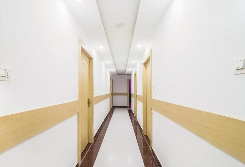 اتاق استاندارد, Capital O 61009 Hotel Raj Mahal Sarnath