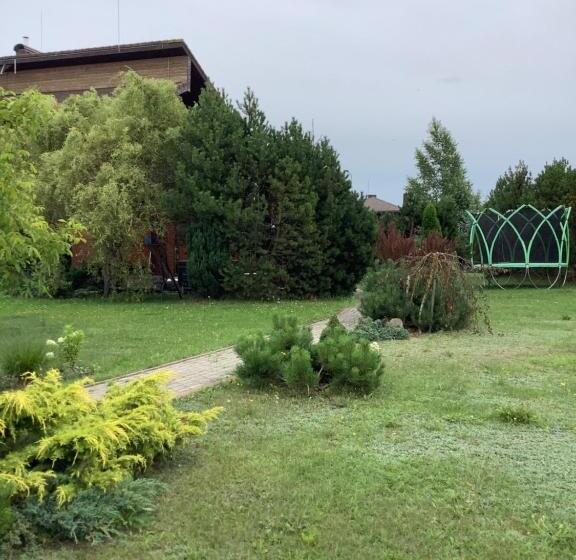 سوییت با چشم‌انداز باغ, Audrės Namai