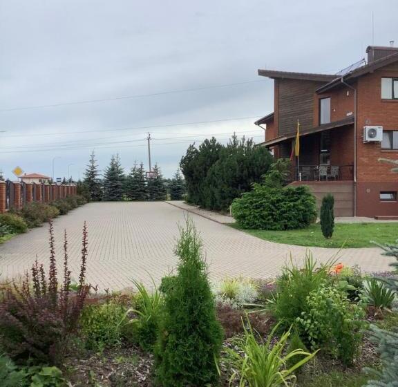 سوییت با چشم‌انداز باغ, Audrės Namai