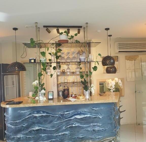 سوییت با چشم‌انداز باغ, Audrės Namai