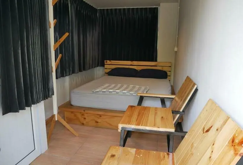 Standard-huone Jaettu Kylpyhuone, Eq Hostel