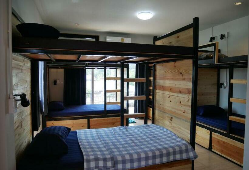 Кровать в Общей Комнате, Eq Hostel