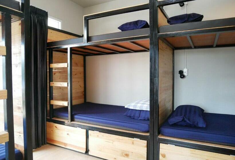 מיטה בחדר משותף, Eq Hostel