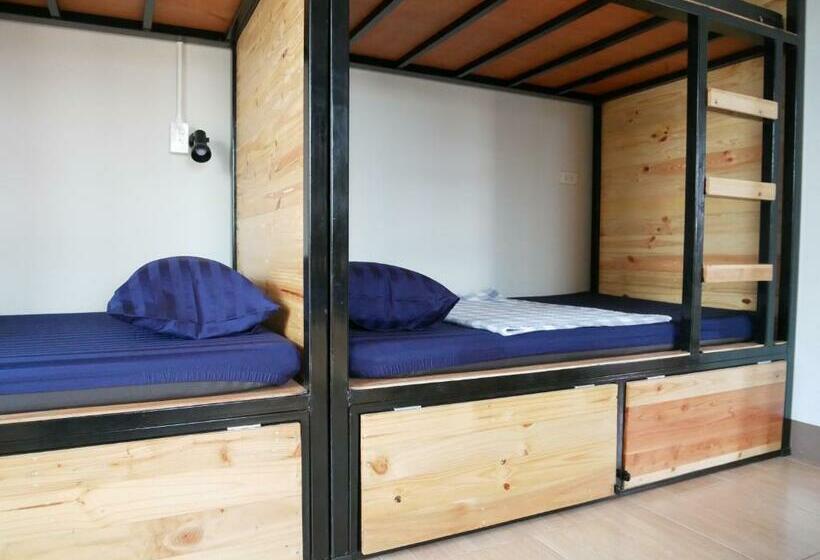 מיטה בחדר משותף, Eq Hostel