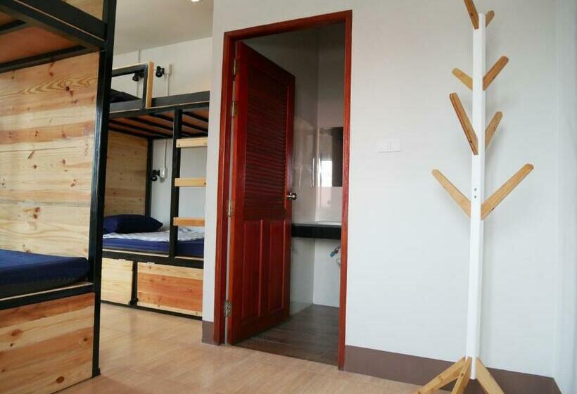 Кровать в Общей Комнате, Eq Hostel