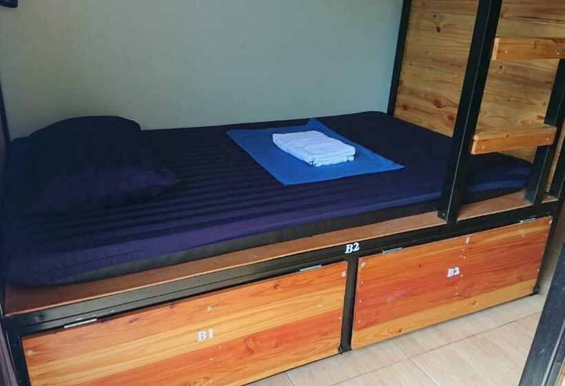 חדר סטנדרט, Eq Hostel