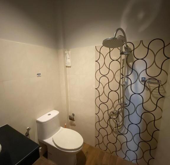 מיטה בחדר משותף, Eq Hostel