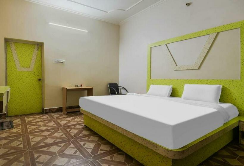 Quarto Triplo Clássico, Capital O 86965  Chandralok By Clovetree