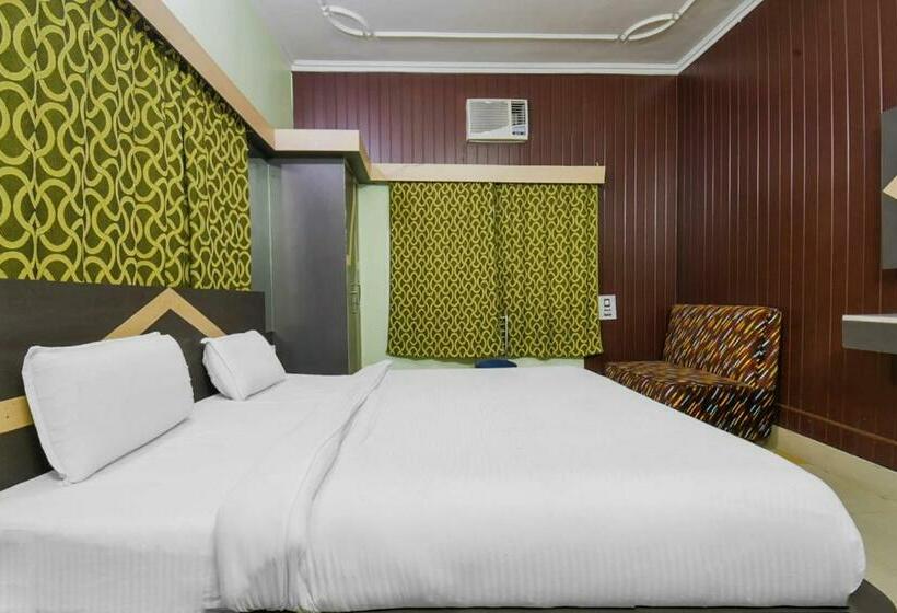 חדר קלאסי לשלושה, Capital O 86965  Chandralok By Clovetree