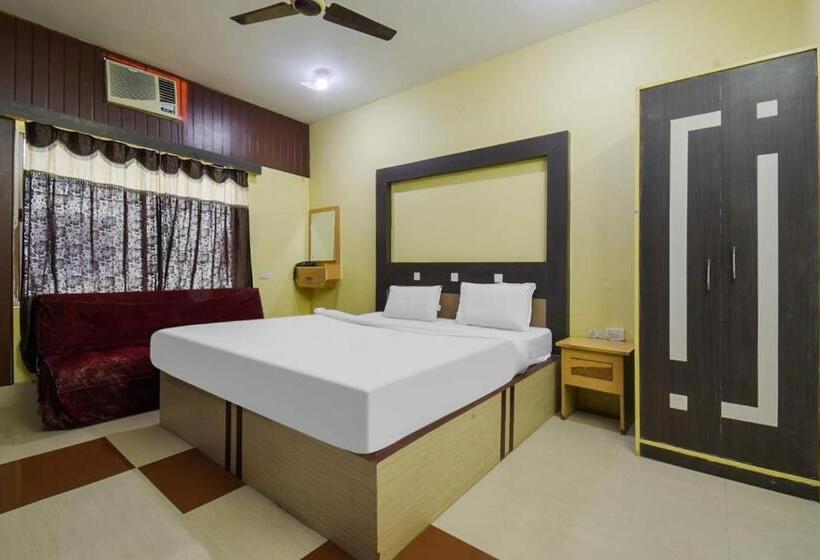 חדר קלאסי לשלושה, Capital O 86965  Chandralok By Clovetree