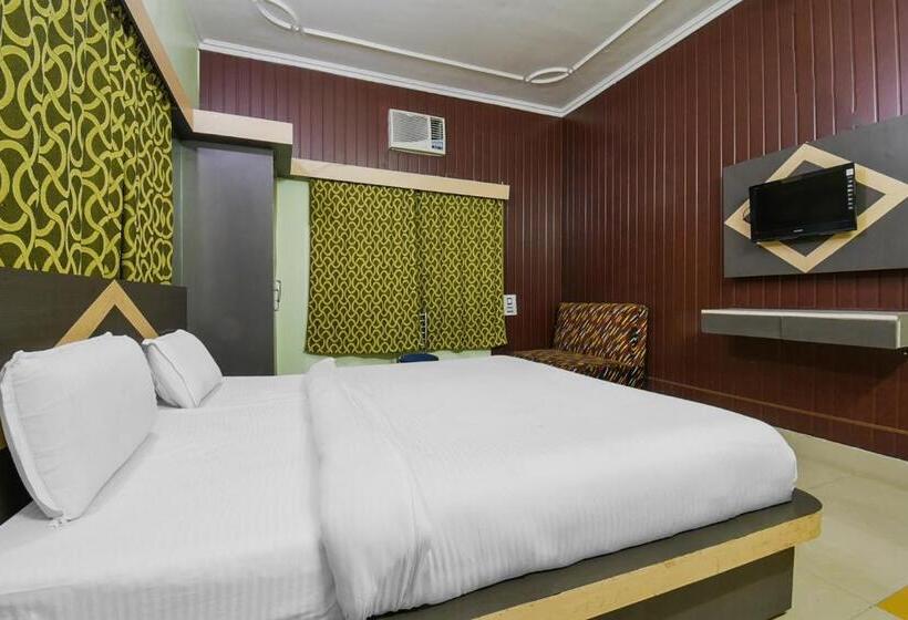 חדר קלאסי לשלושה, Capital O 86965  Chandralok By Clovetree