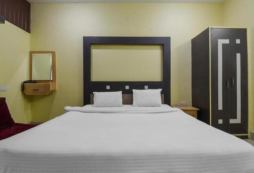 חדר קלאסי לשלושה, Capital O 86965  Chandralok By Clovetree