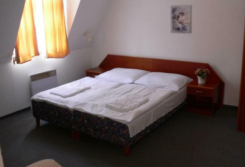 חדר סטנדרט, Armales