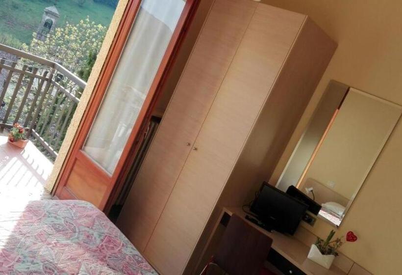 バルコニー付きスタンダードトリプルルーム, Rosalpina