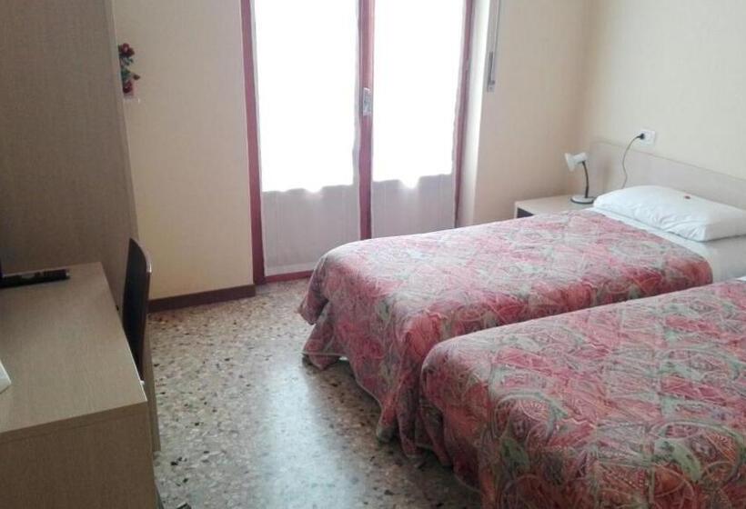 バルコニー付きスタンダードトリプルルーム, Rosalpina