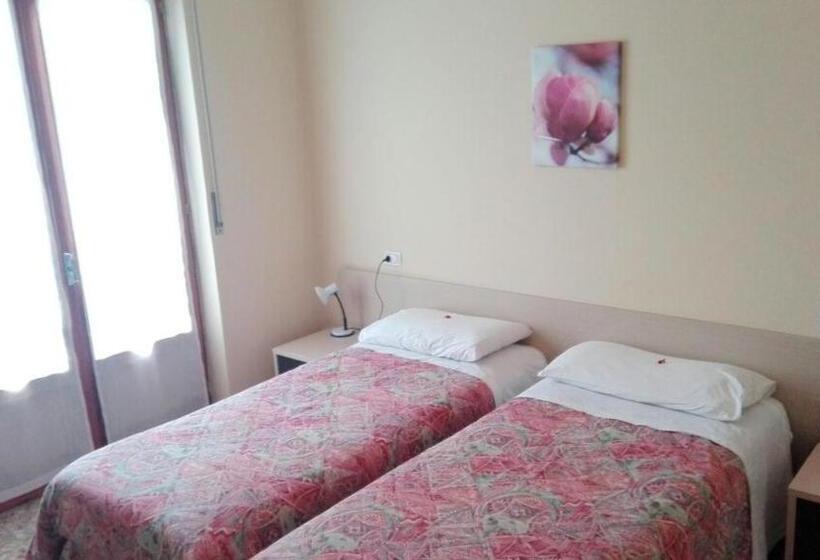 バルコニー付きシングルスタンダードルーム, Rosalpina