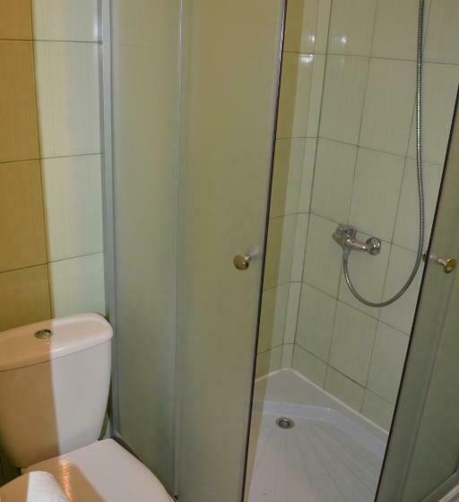 اتاق استاندارد سه نفره, Viesu Nams Klāņas