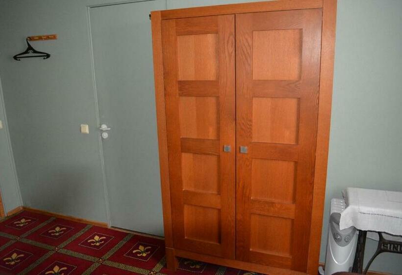 اتاق استاندارد سه نفره, Viesu Nams Klāņas