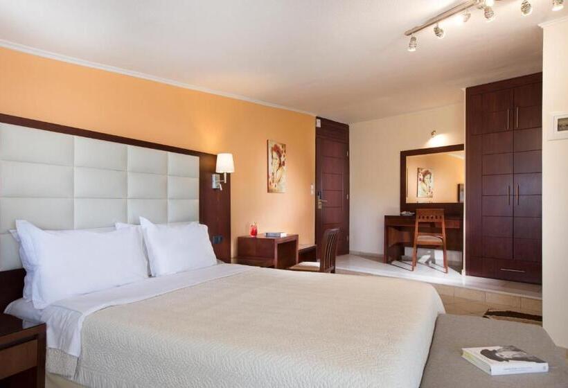 סוויטת ג'וניור, Almira Mare