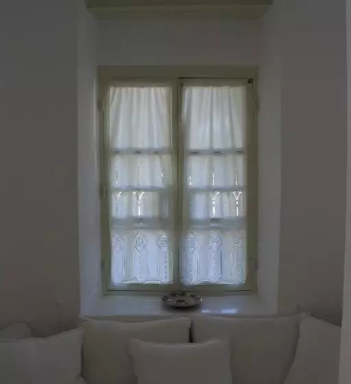 اتاق استاندارد سه نفره, Archontiko Angelou