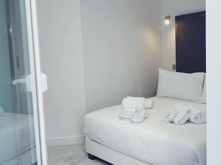 Quarto Estandar, Avaton   1 Min Du Palais   Cannes Centre