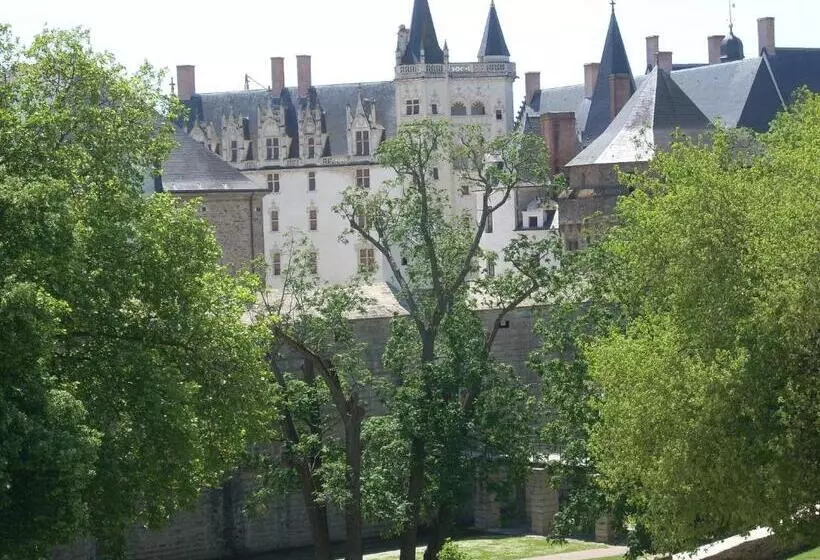 Executive-huone, Du Château