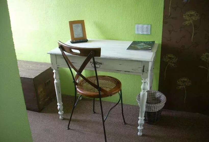 Standard Yhden Hengen Huone, Du Château