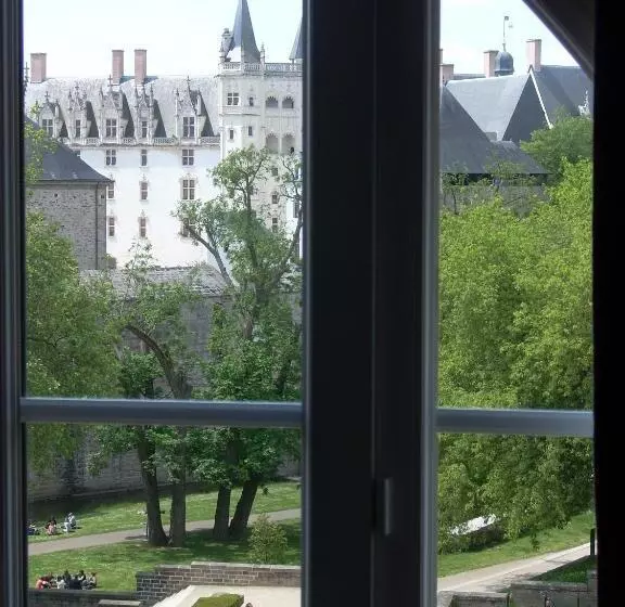 Standard Yhden Hengen Huone, Du Château