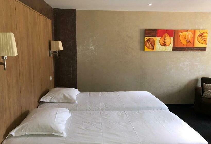 غرفة كلاسيكية ثلاثية, Logis L Hôtel D Arc