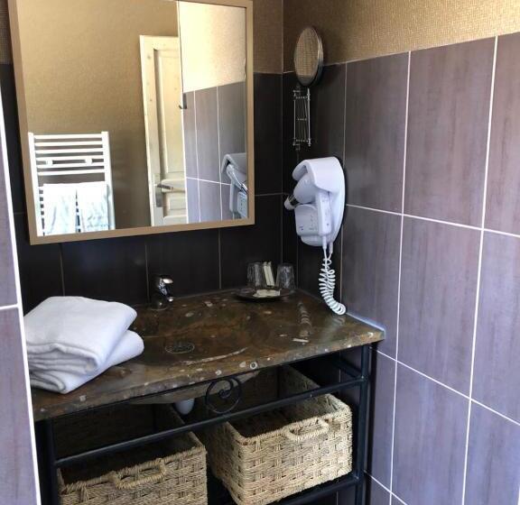 Трехместный Номер Классика, Logis L Hôtel D Arc