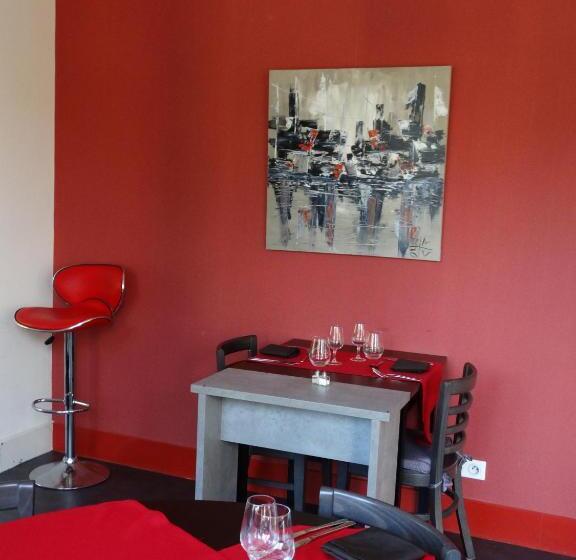 سوئیت راحتی, Restaurant L Echo Du Lac