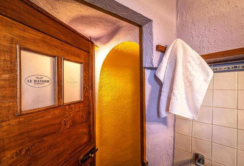 اتاق سوپریور سه تخته, Le Mandrie Di Ripalta