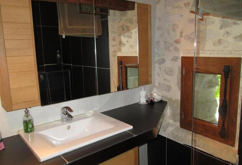 غرفة عائلية, Le Mas Vieux