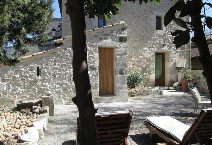 غرفة قياسية ثلاثية, Le Mas Vieux